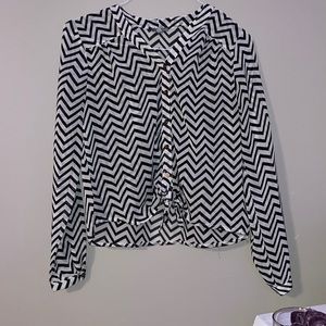 charlotte russe black and white chevron size small blouse